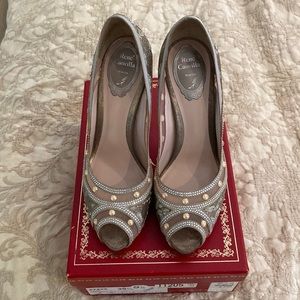 Rene Caovilla grey beige lace strass pumps